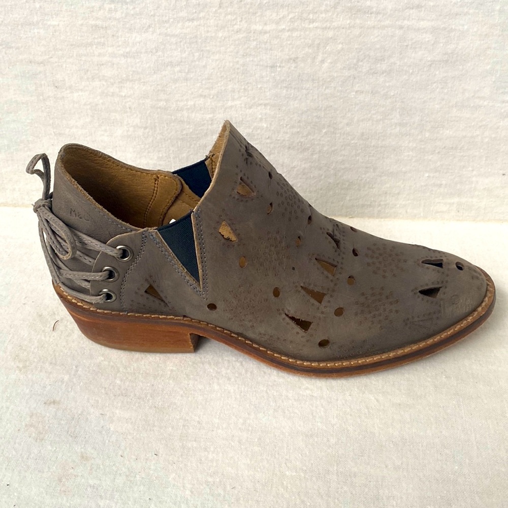 Musse & Cloud womens laser cut leather shoes booties brown